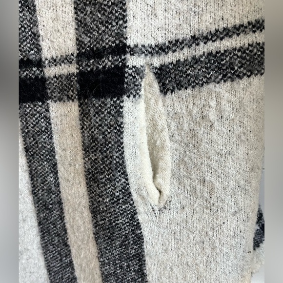 Le Chateau chequered sweater/coat - Picture 3 of 3